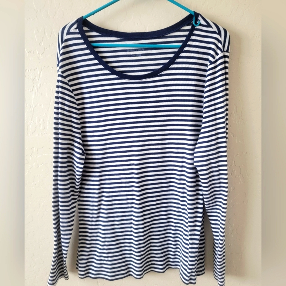 Old Navy perfect fit navy/white striped t-shirt